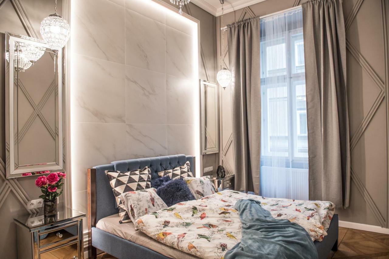 פראג Dali Wenceslas Square Apartment מראה חיצוני תמונה