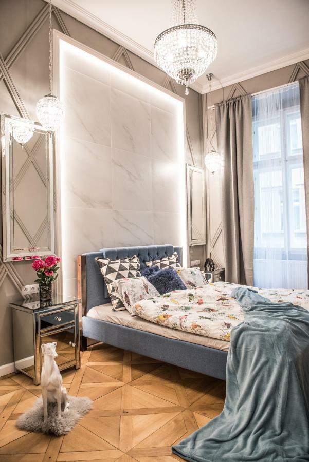 פראג Dali Wenceslas Square Apartment מראה חיצוני תמונה