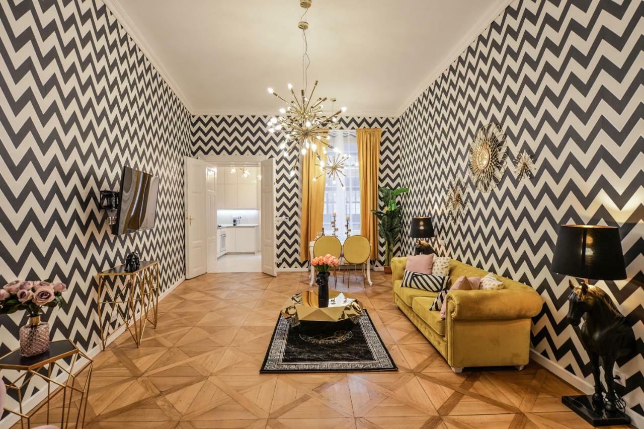 פראג Dali Wenceslas Square Apartment מראה חיצוני תמונה