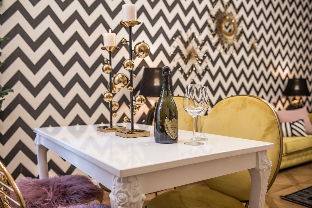 פראג Dali Wenceslas Square Apartment מראה חיצוני תמונה