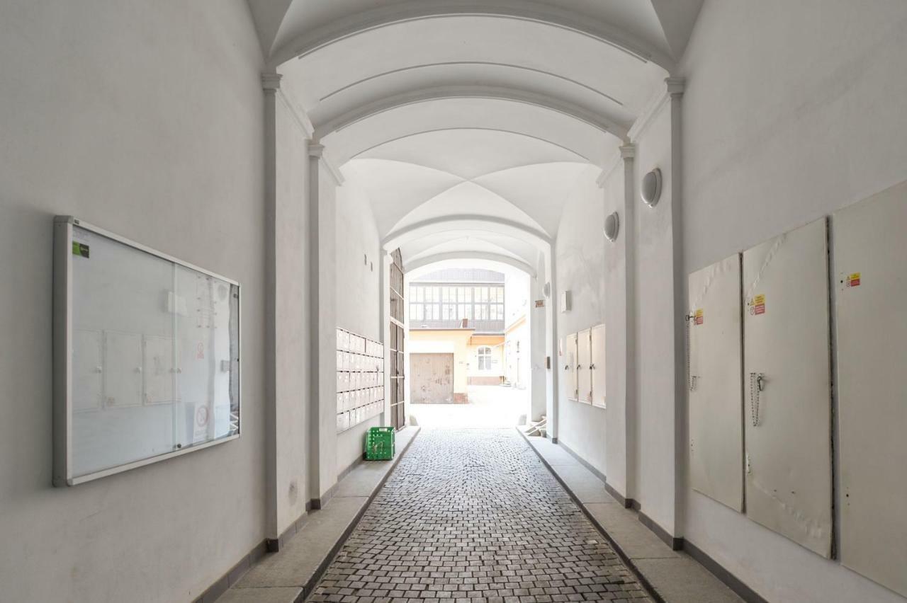 פראג Dali Wenceslas Square Apartment מראה חיצוני תמונה